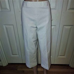 NEW Liz Claiborne Cream/White Pinstripe Crop Pants Size 6